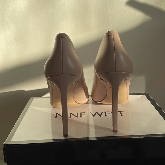 Nine West Nude Tatiana Stiletto Leather Pumps - 8.5 - Picture 3 of 6